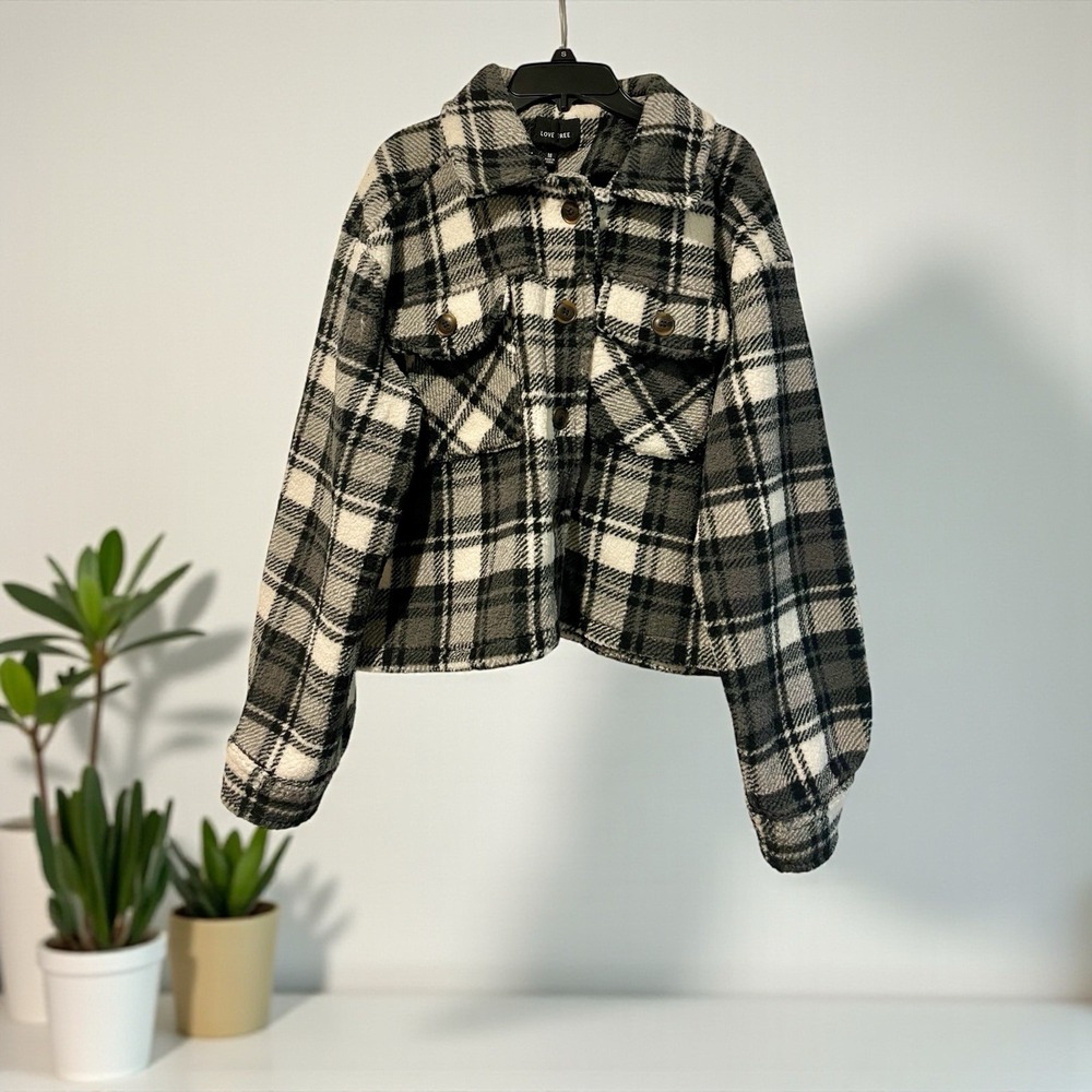 Cropped Plaid Shirt Jacket Boxy Warm Black Cream Size Medium M Shacket Love Tree